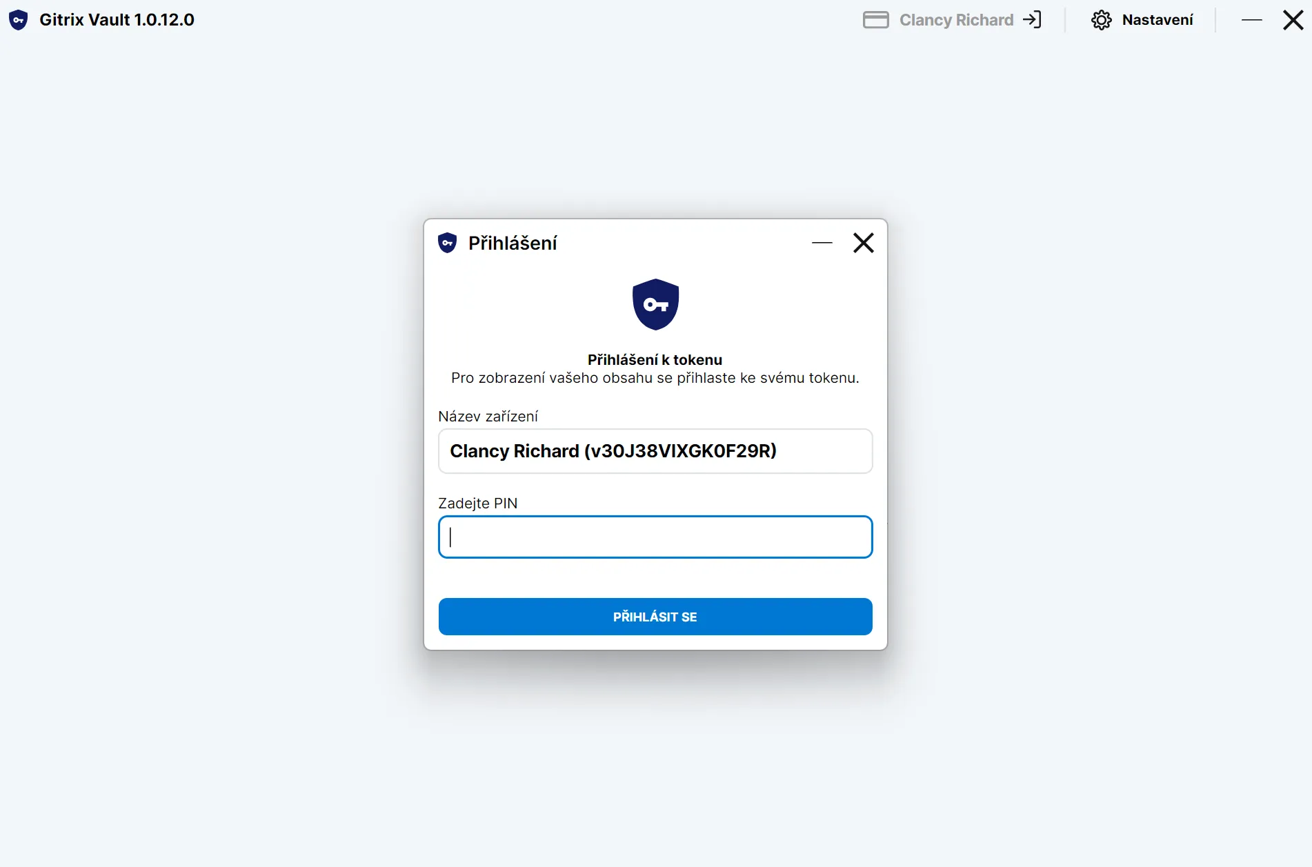 Přihlášení k čipové kartě nebo tokenu pomocí PINu v aplikaci GITRIX Vault